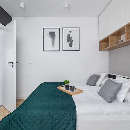 Elegant Apartment In Cracow With Balcony, Parking And Desk By Noclegi Renters Krakow Dış mekan fotoğraf
