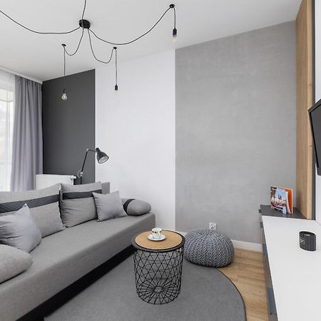 Elegant Apartment In Cracow With Balcony, Parking And Desk By Noclegi Renters Krakow Dış mekan fotoğraf