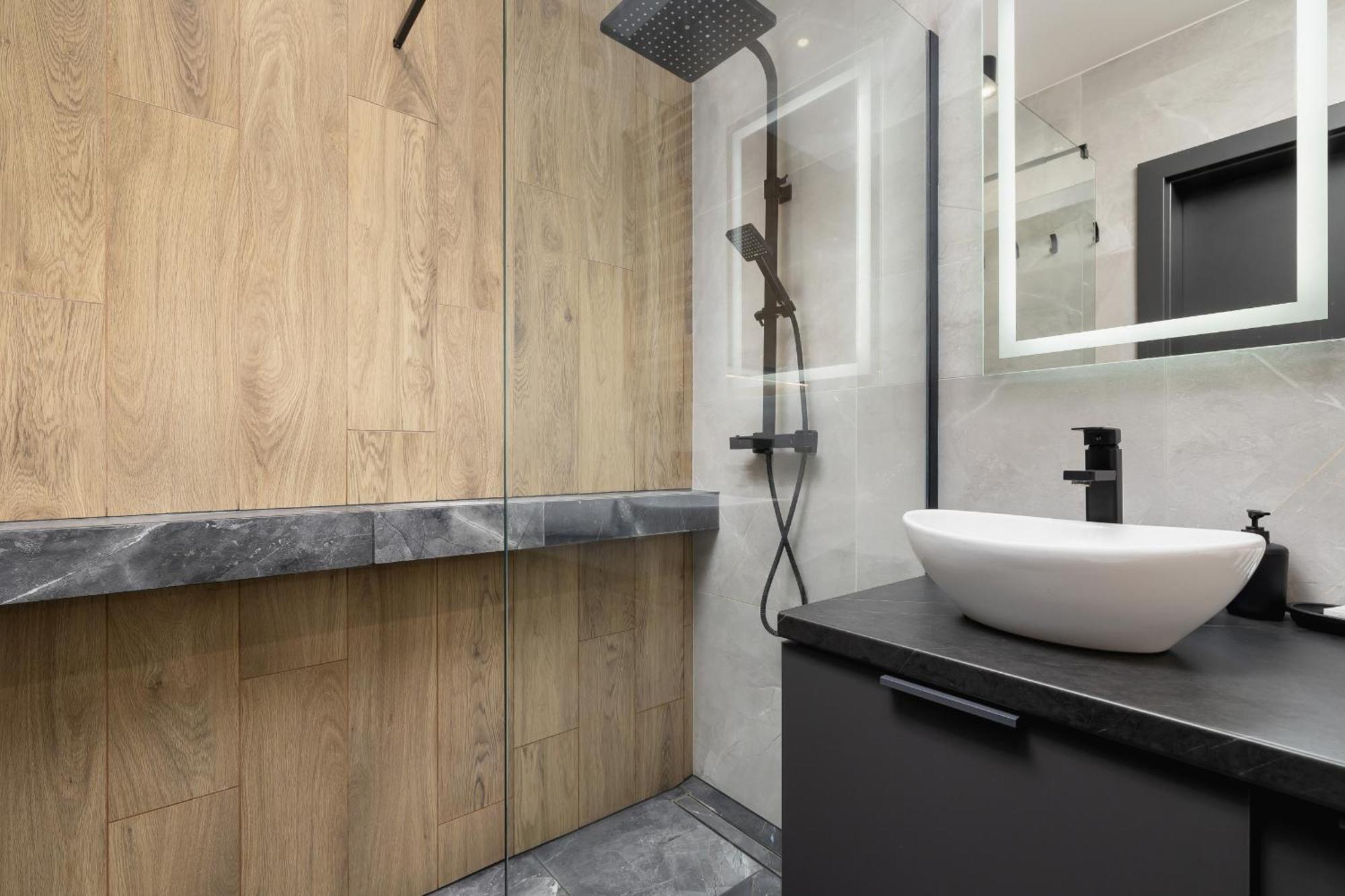 Elegant Apartment In Cracow With Balcony, Parking And Desk By Noclegi Renters Krakow Dış mekan fotoğraf