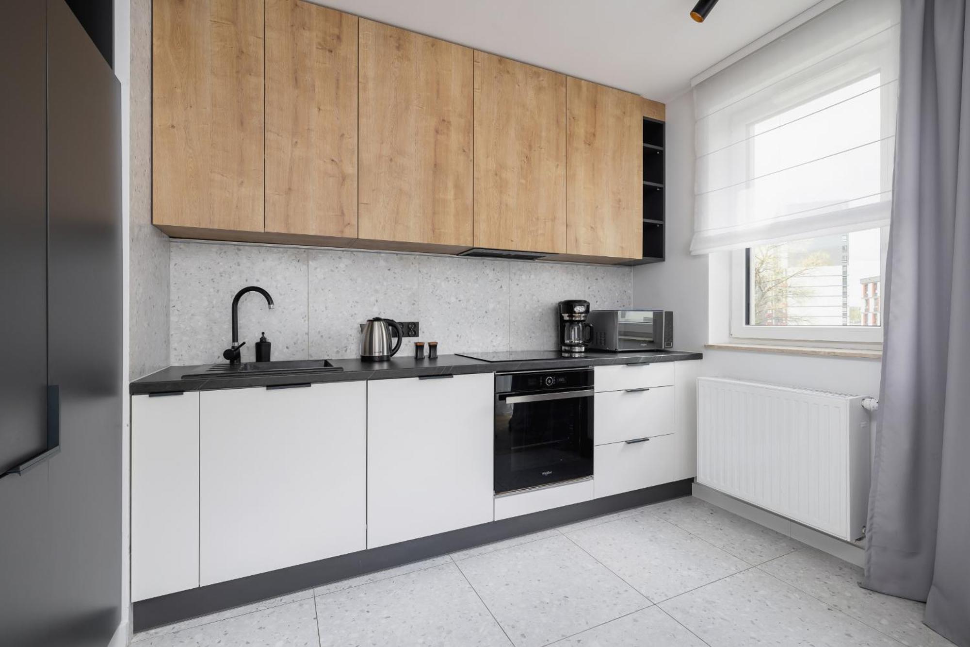 Elegant Apartment In Cracow With Balcony, Parking And Desk By Noclegi Renters Krakow Dış mekan fotoğraf
